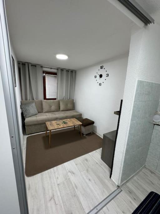 Sunny Apartment *